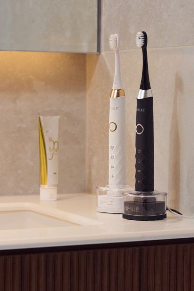 SMILLE Sonic Brush - Prémiový sonický kartáček s kónickými vlákny SANGI, bílý