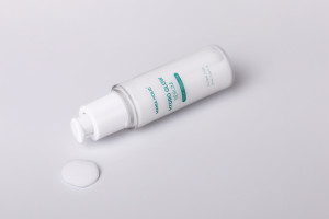 Mania Holic Hydro Glow serum, rozjasňující hydratační sérum s 10 formami kyseliny hyaluronové, 50 ml
