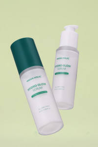 Mania Holic Hydro Glow serum, rozjasňující hydratační sérum s 10 formami kyseliny hyaluronové, 50 ml