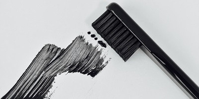 Odborníci varují před zubními pastami s aktivním uhlím