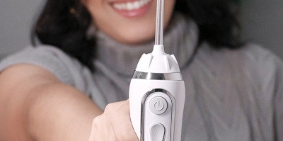 Ústní sprchy Waterpik: Neslevujte ze svých standardů zubní péče ani o dovolené