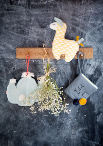 Kikadu chrastítko s lamou