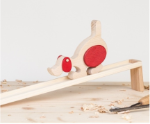 Montessori hračka – chodicí pejsek s dráhou