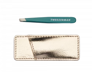 Tweezerman Mini SLANT pinzeta ve smaragdově zelené se zlatým pouzdrem