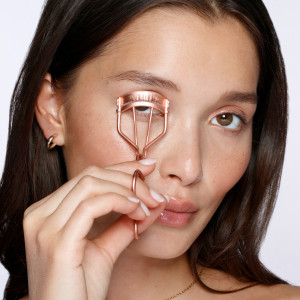 Tweezerman kleštičky na řasy kovové, Rose Gold
