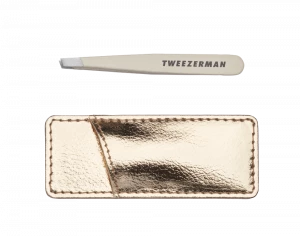 Tweezerman Mini SLANT pinzeta v jemné růžové barvě se zlatým pouzdrem