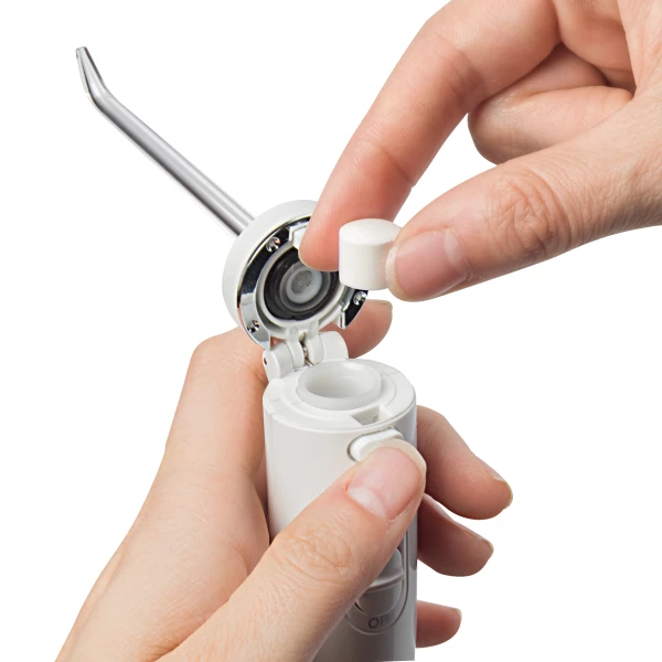 Waterpik Whitening WF-06 ústní sprcha s bělením (poničený obal)