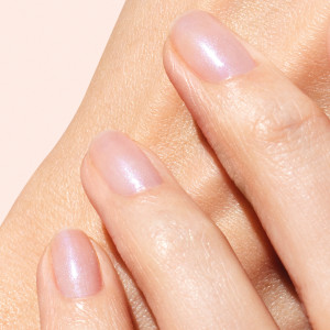 Manucurist Active™ Bright, Pečující a rozjasňující lak na nehty, 15 ml