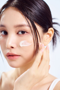 Mania Holic Sunscreen Pack Opalovací krém na obličej s 8hodinovou ochranou SPF 50+, 50 g
