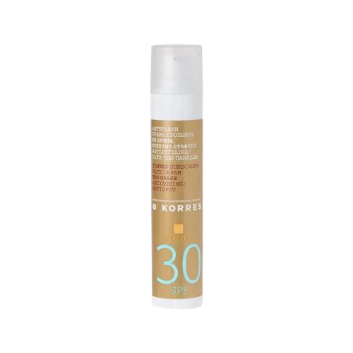 KORRES Sun Care, Red Grape Tinted SPF30 - Tónovaný pleťový krém proti pigmentovým skvrnám, 50 ml