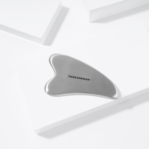 Tweezerman Stainless Steel Gua Sha –⁠⁠⁠⁠⁠⁠ masážní nástroj na obličej z nerezové oceli