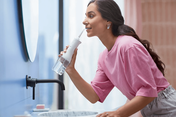 Philips Sonicare 9000 DiamondClean a Přenosná ústní sprcha HX3886/41 Sonický elektrický zubní kartáček a přístroj pro mezizubní hygienu