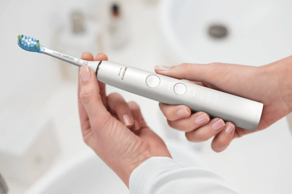 Philips Sonicare 9000 DiamondClean a Přenosná ústní sprcha HX3886/41 Sonický elektrický zubní kartáček a přístroj pro mezizubní hygienu