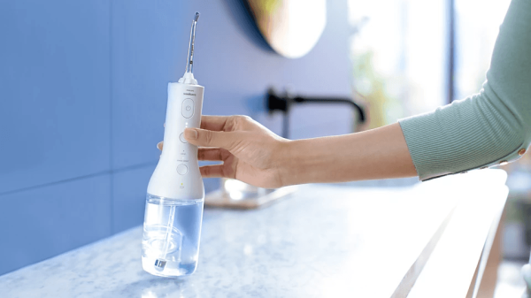 Philips Sonicare 9000 DiamondClean a Přenosná ústní sprcha HX3886/41 Sonický elektrický zubní kartáček a přístroj pro mezizubní hygienu
