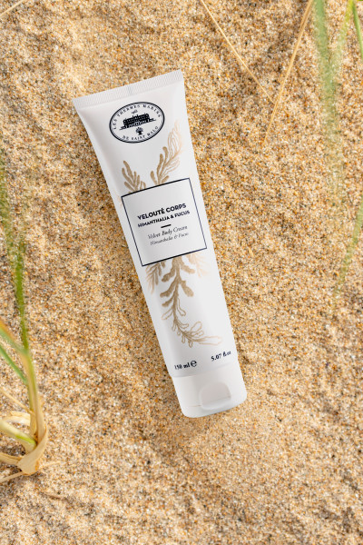 Les Thermes Marins de Saint Malo Sametový tělový krém s himanthalií a chaluhami, 150 ml